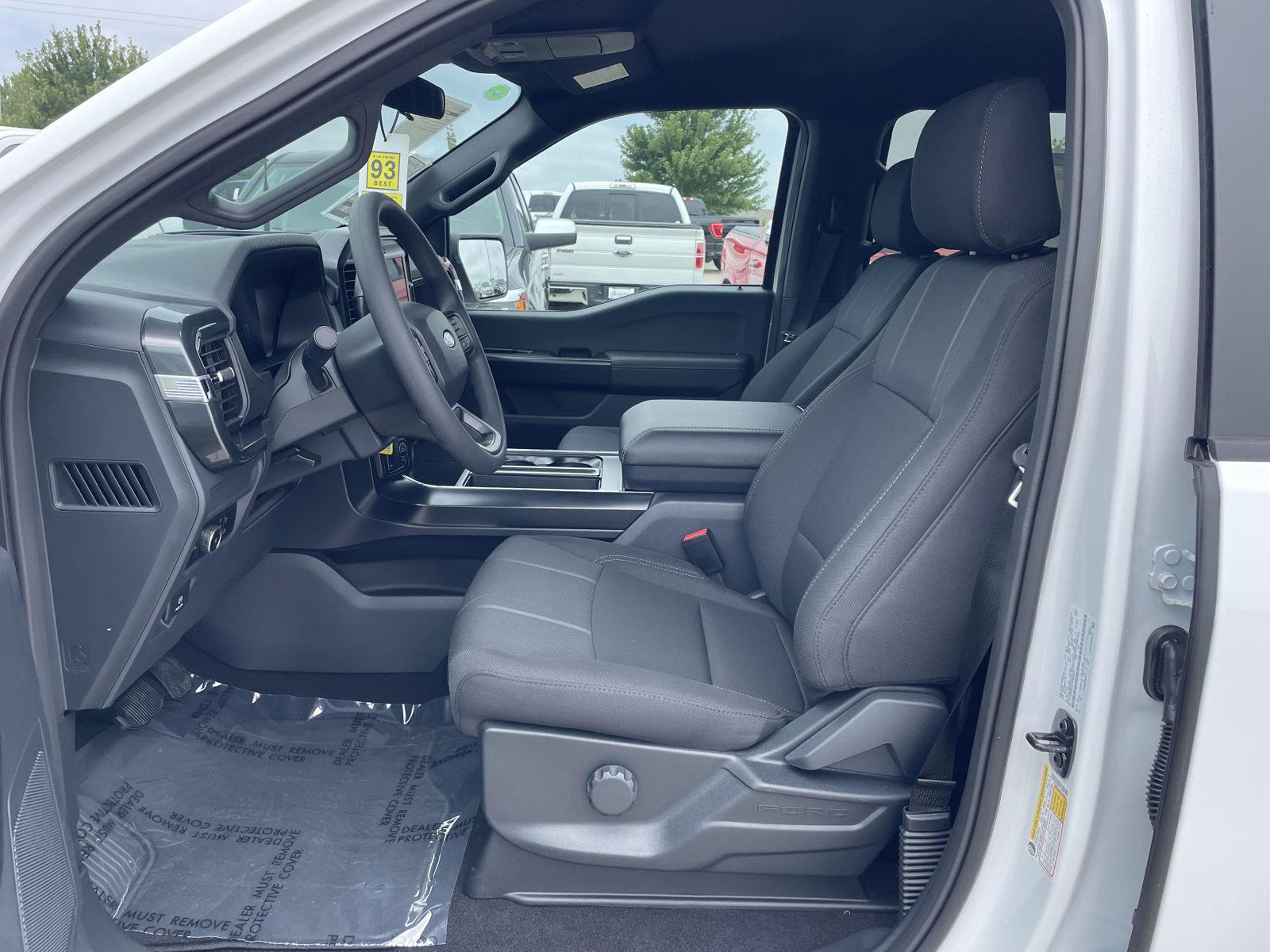 Vehicle photo 16