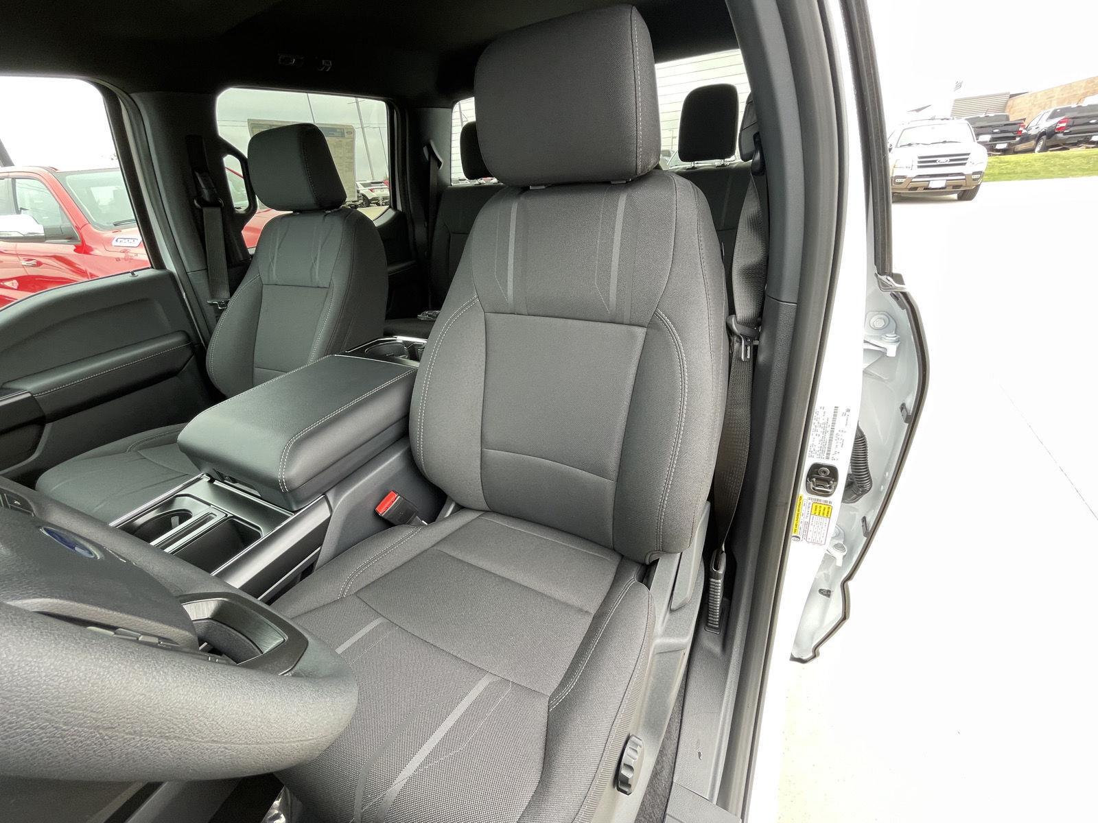 Vehicle photo 17
