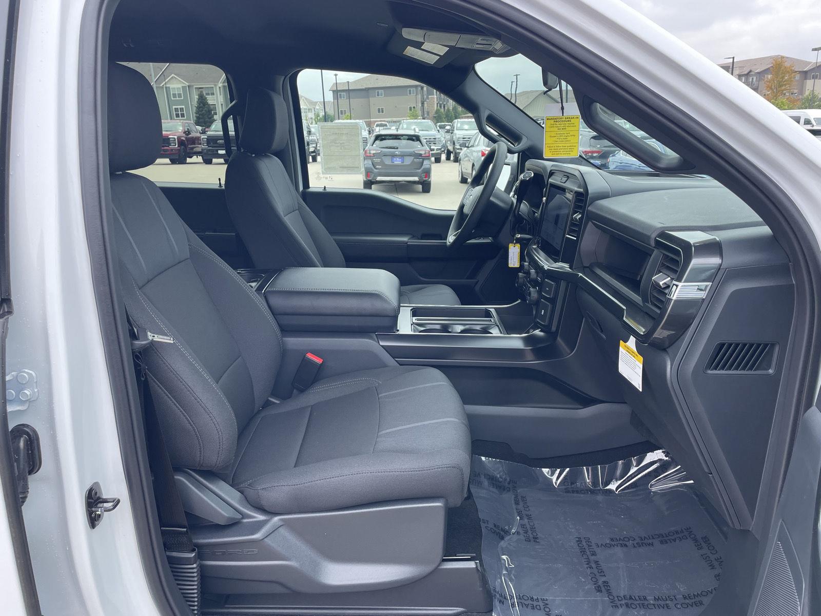 Vehicle photo 18