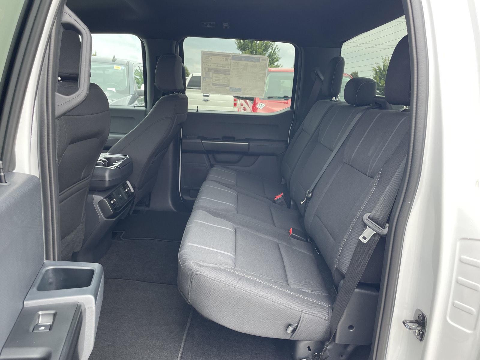Vehicle photo 19