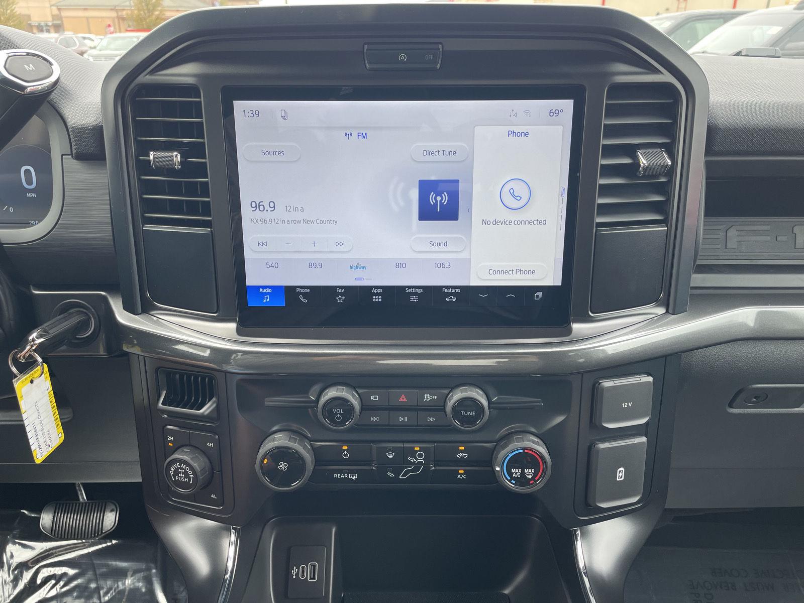 Vehicle photo 21
