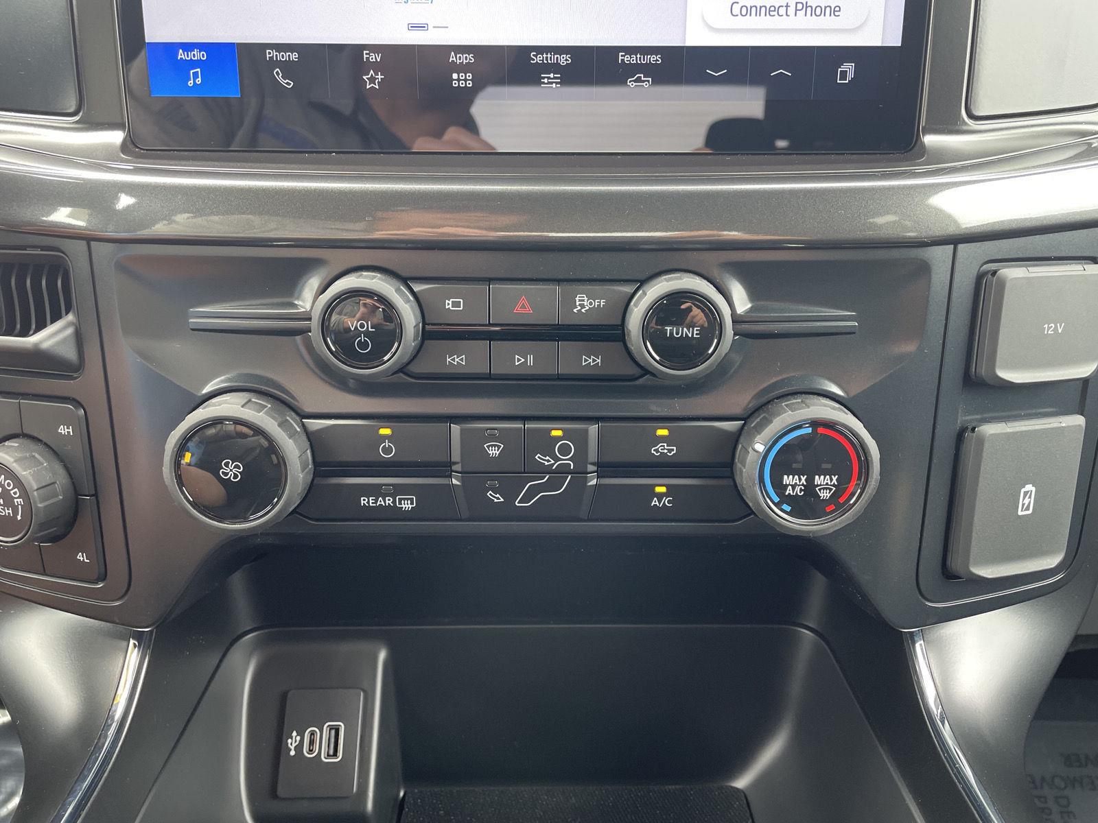 Vehicle photo 23