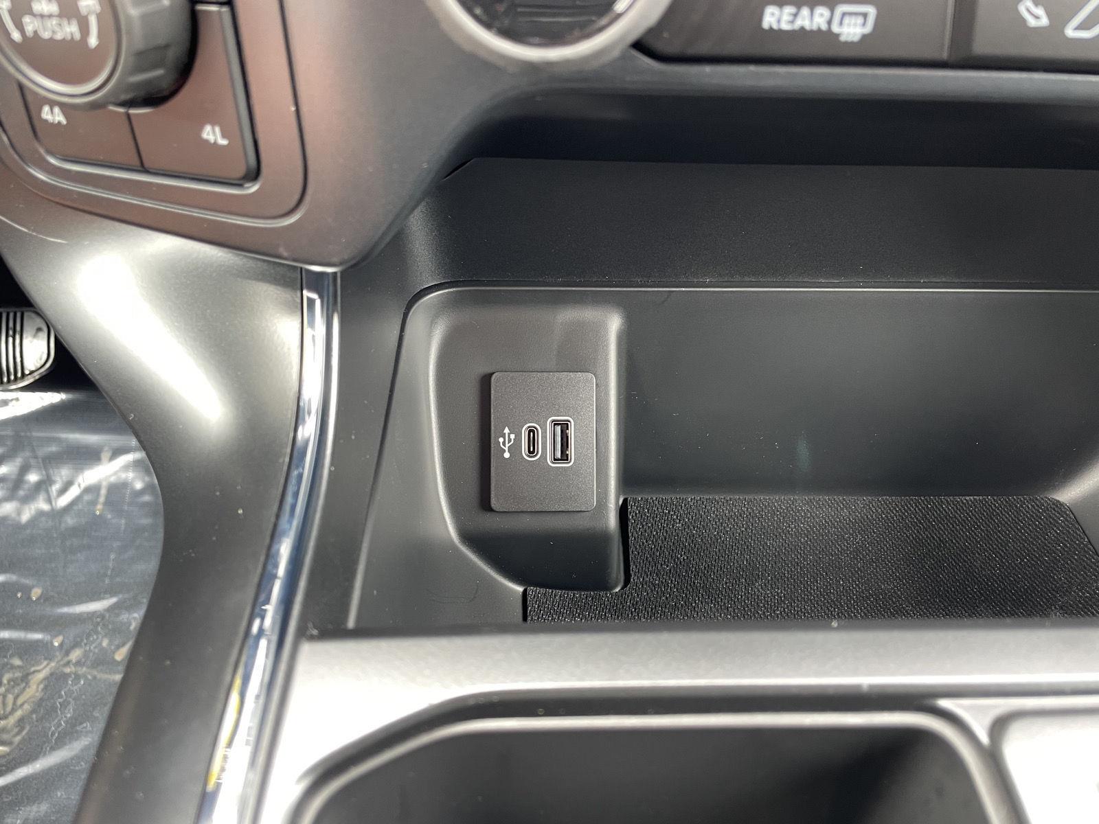 Vehicle photo 24