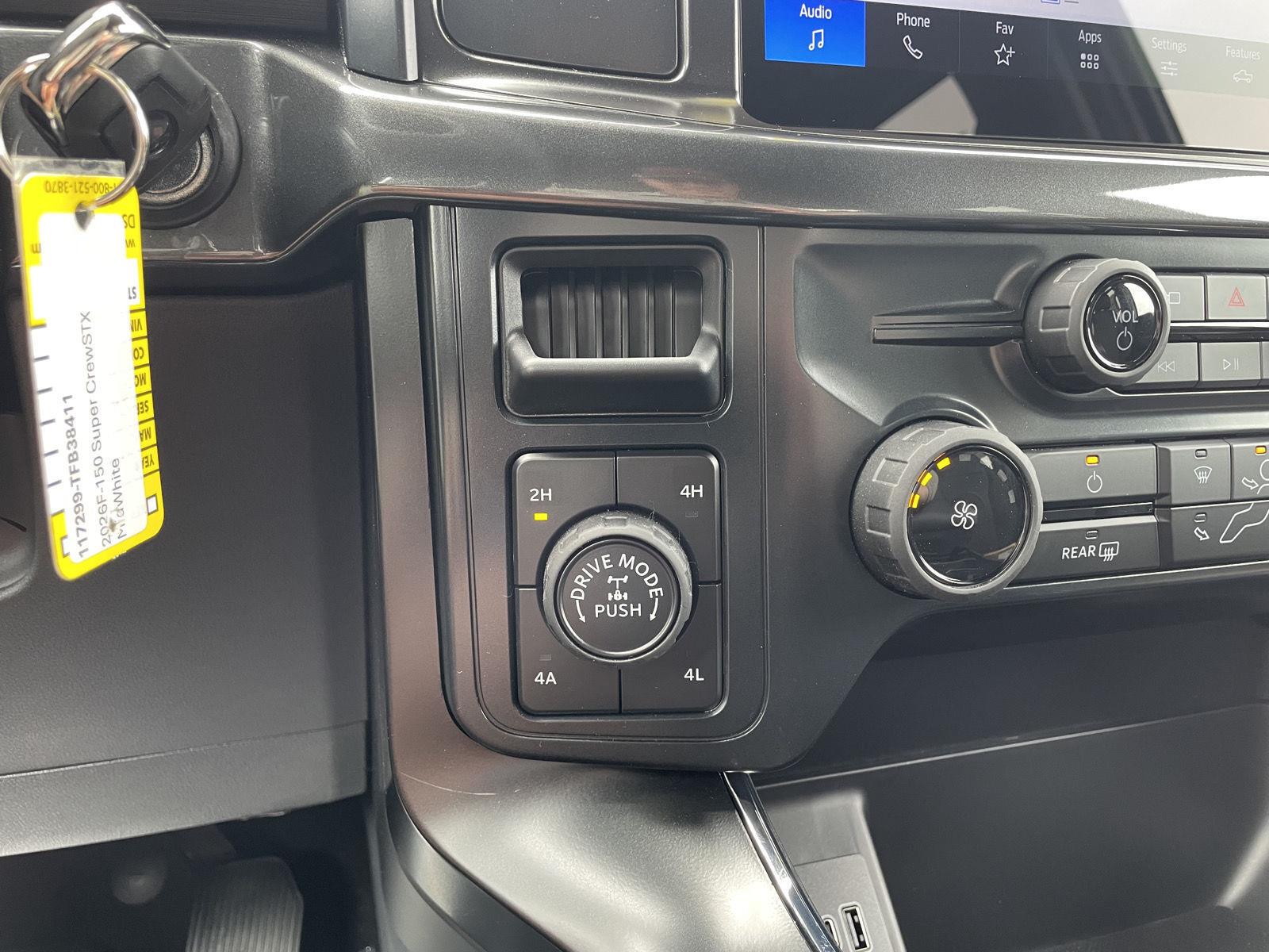 Vehicle photo 25