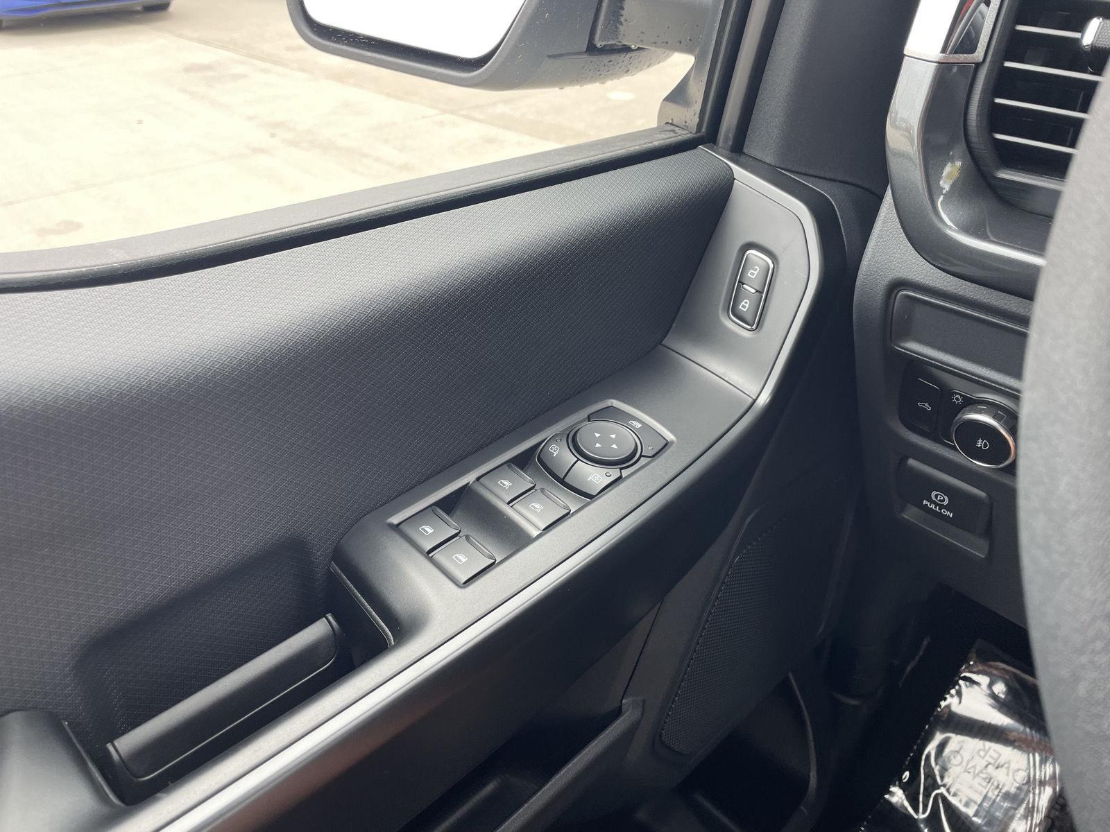 Vehicle photo 27