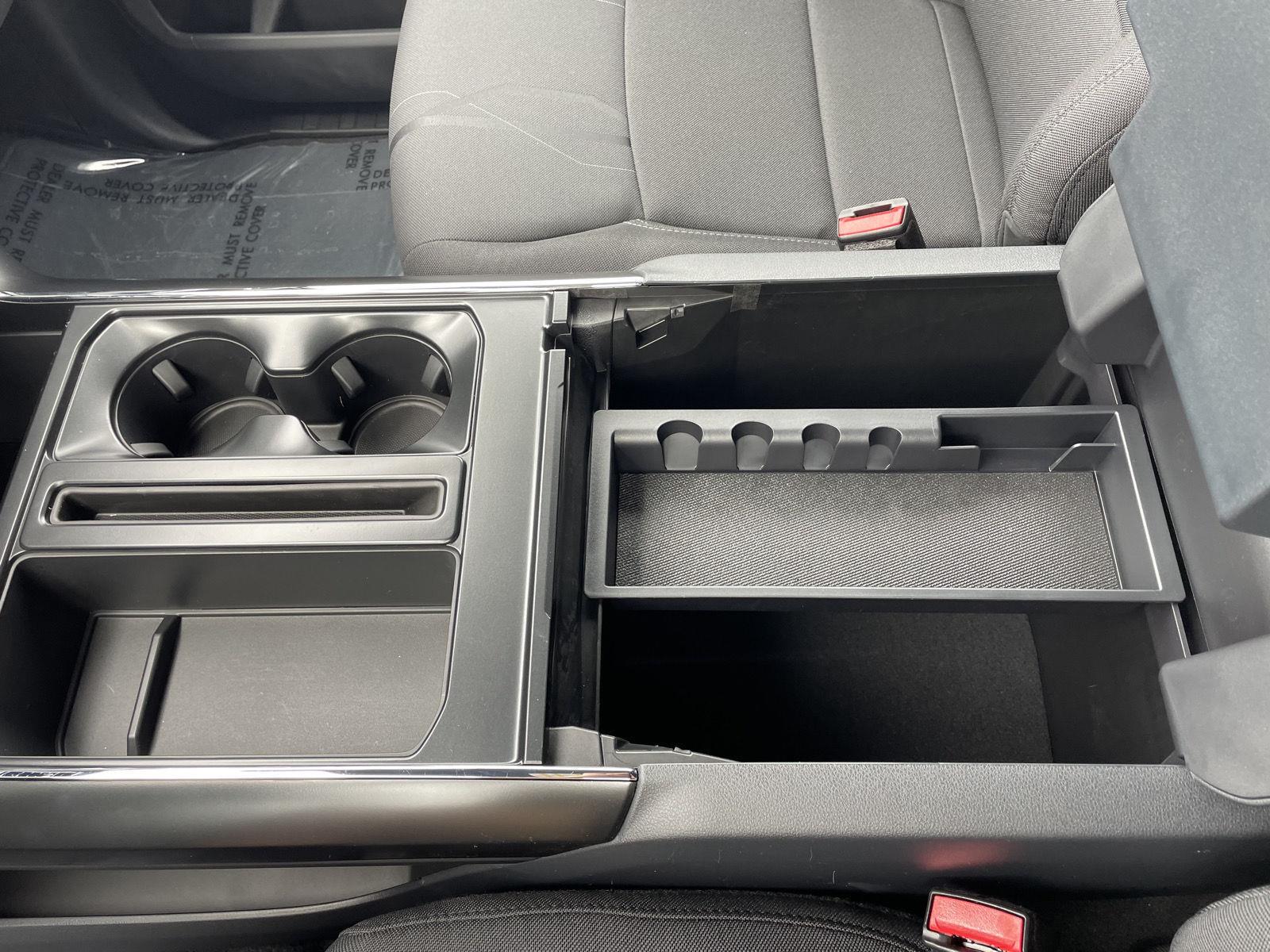 Vehicle photo 29