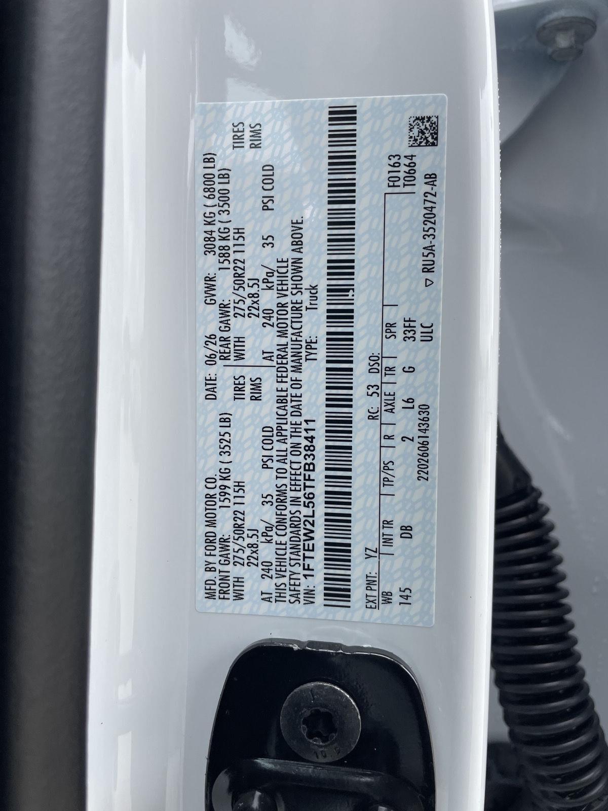 Vehicle photo 30
