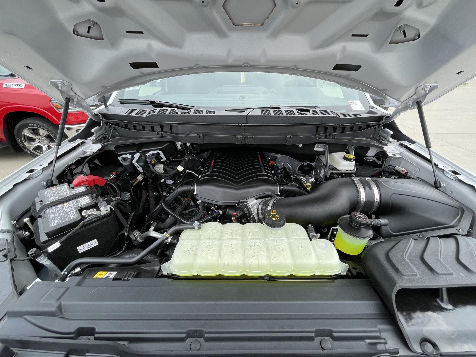 Vehicle photo 32
