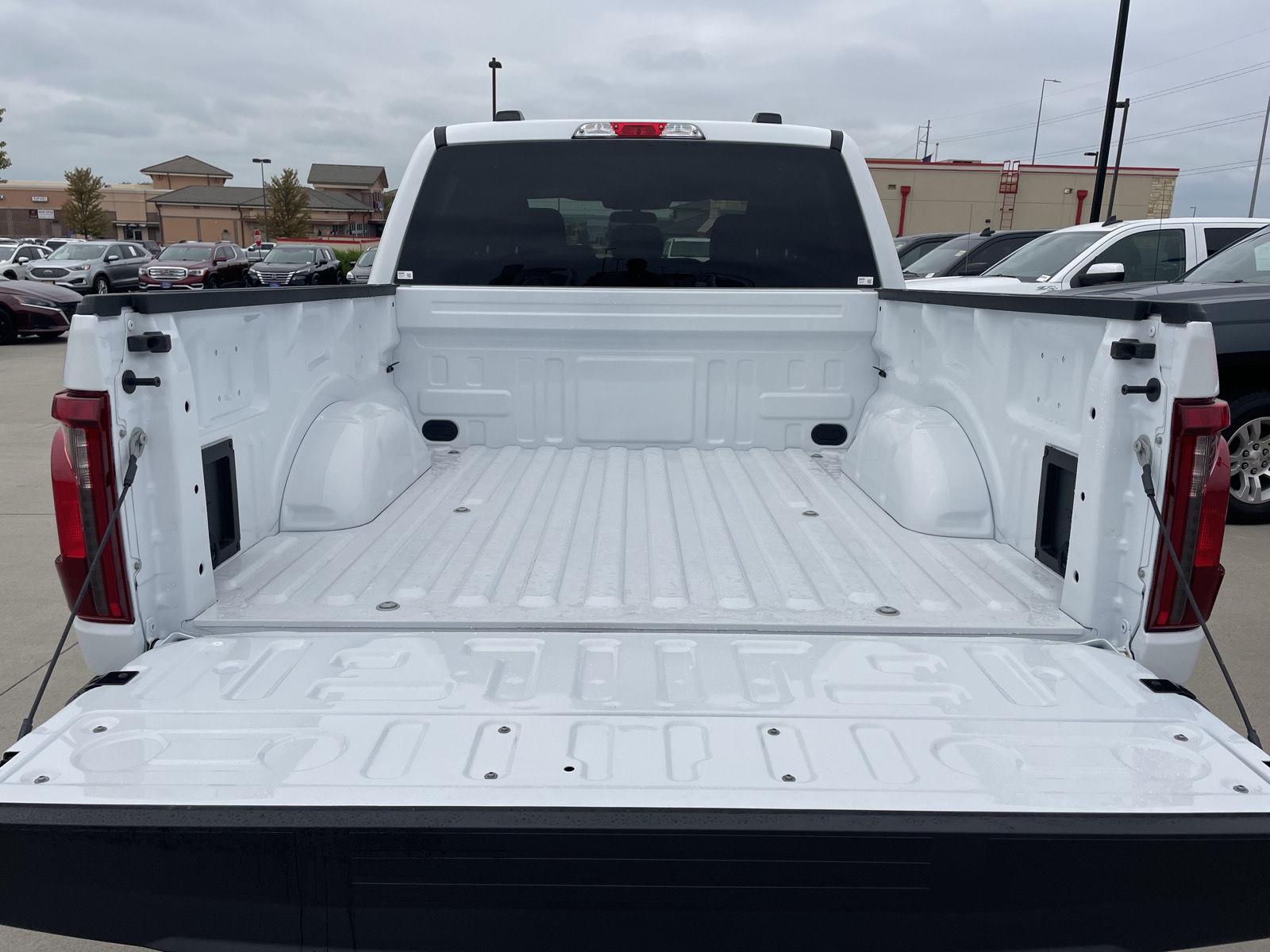 Vehicle photo 33