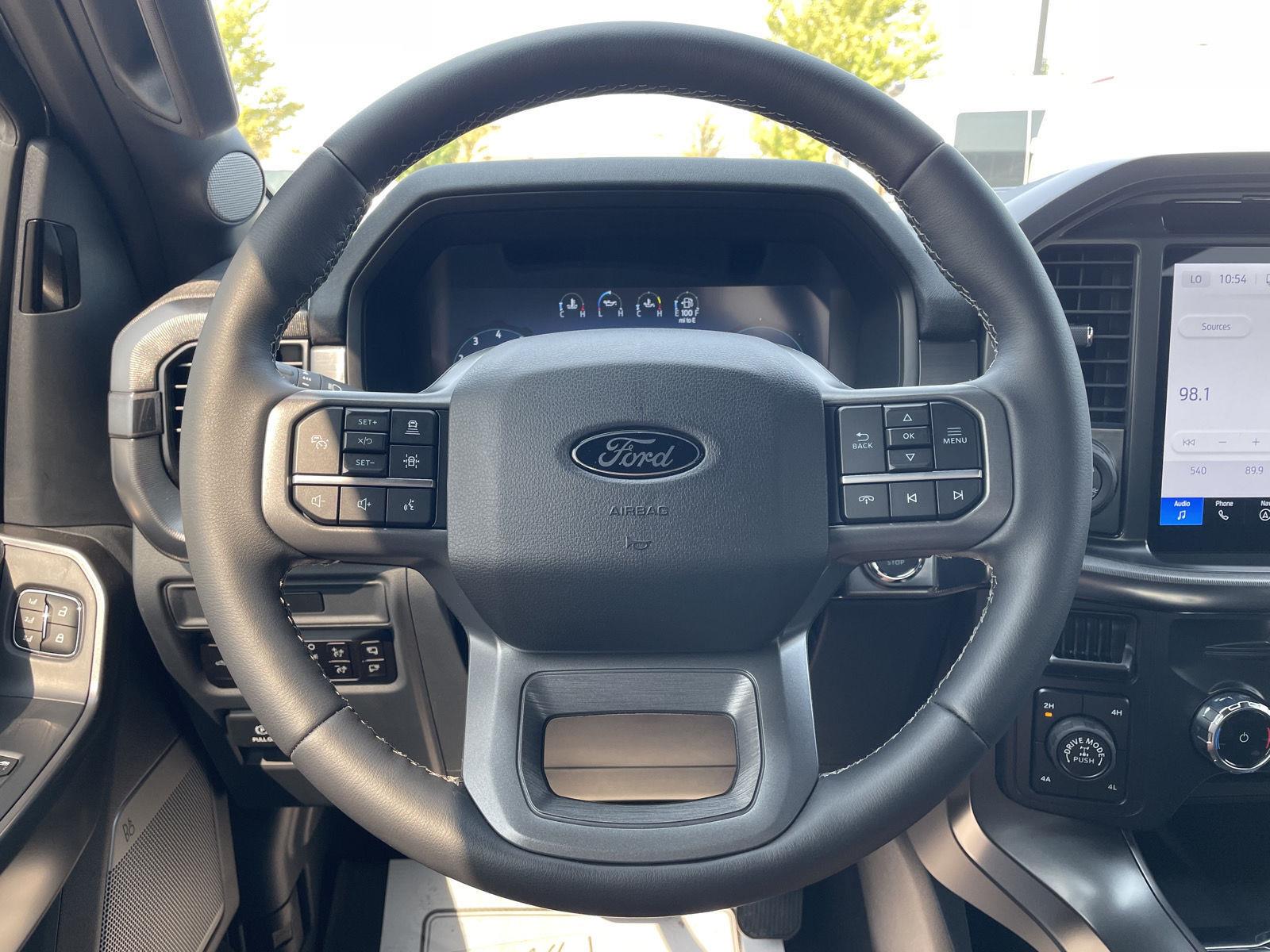 Vehicle photo 11