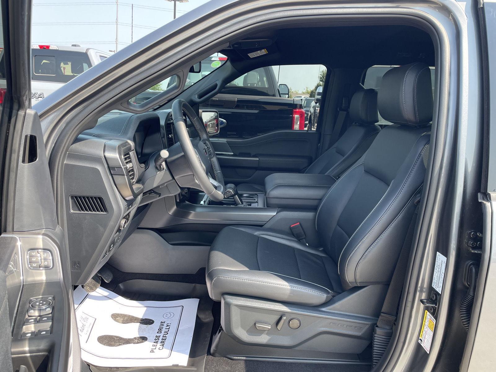 Vehicle photo 16