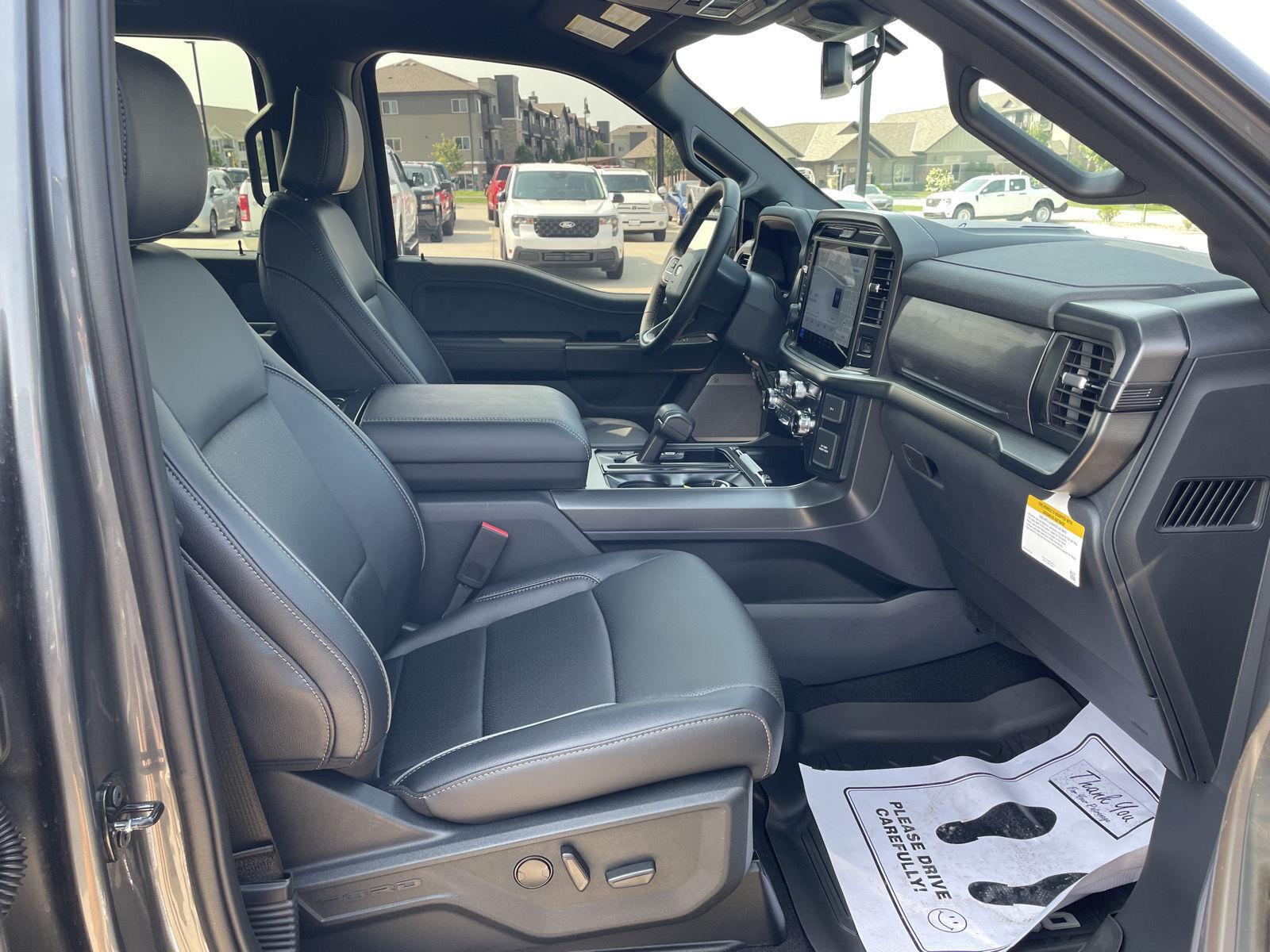Vehicle photo 18