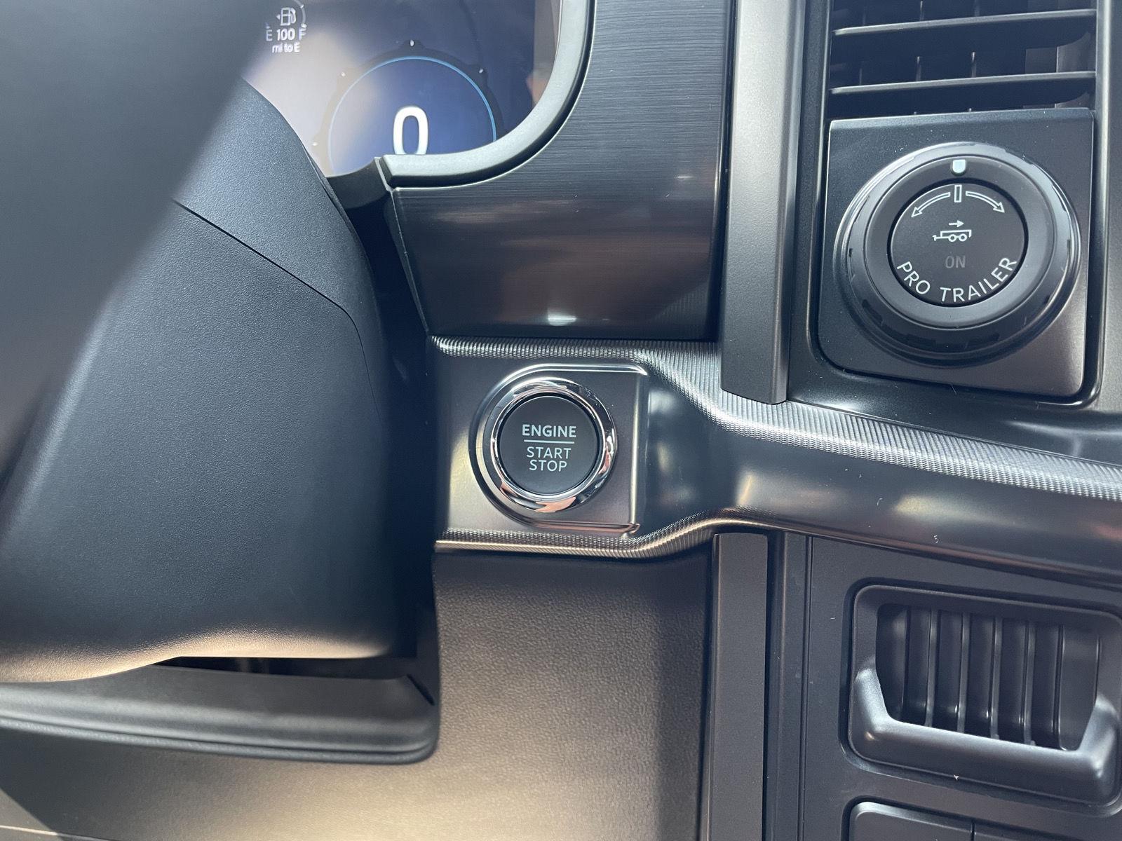 Vehicle photo 25