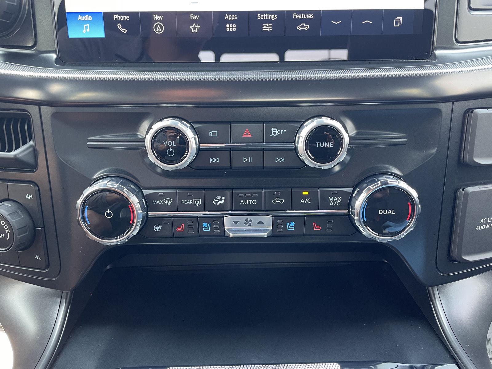 Vehicle photo 26