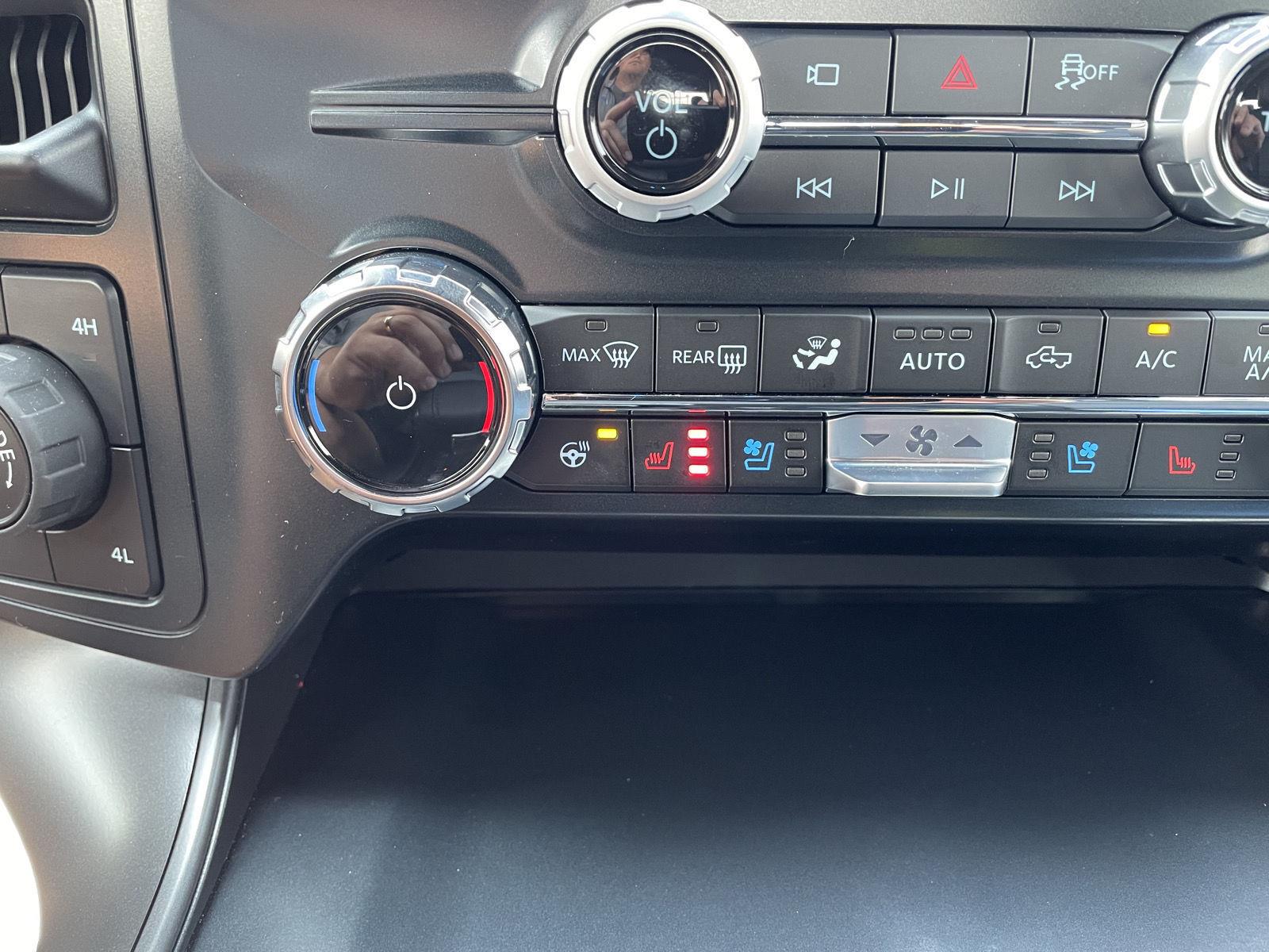 Vehicle photo 27