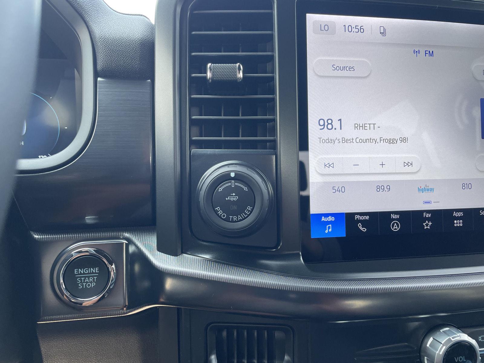 Vehicle photo 30
