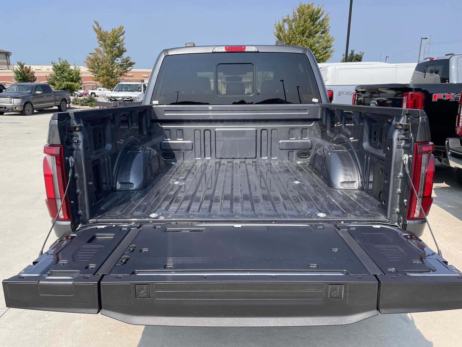 Vehicle photo 38