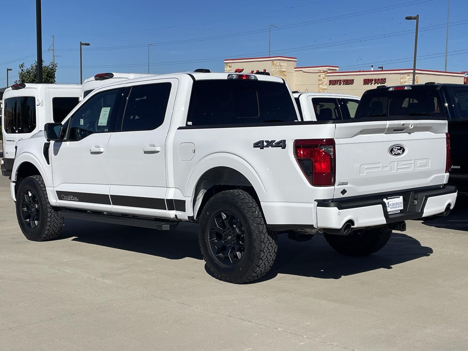 Vehicle photo 9