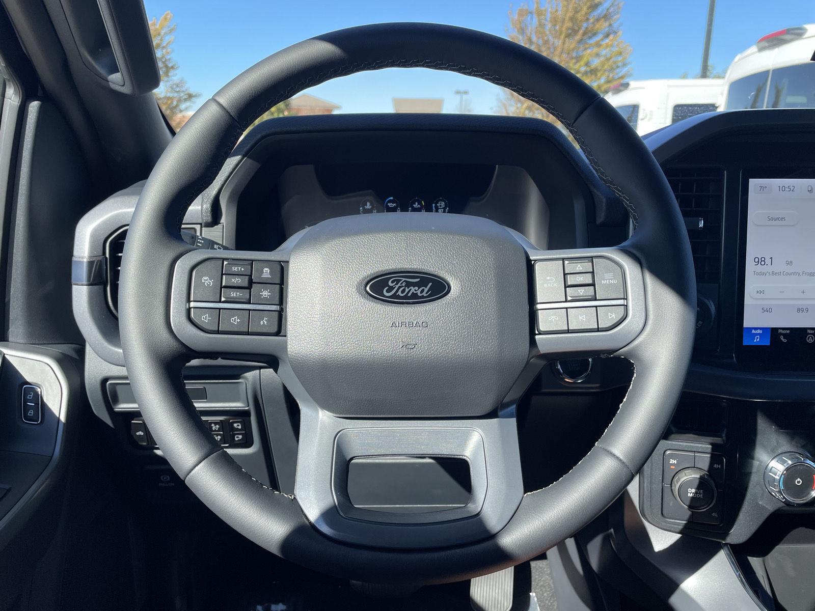 Vehicle photo 11
