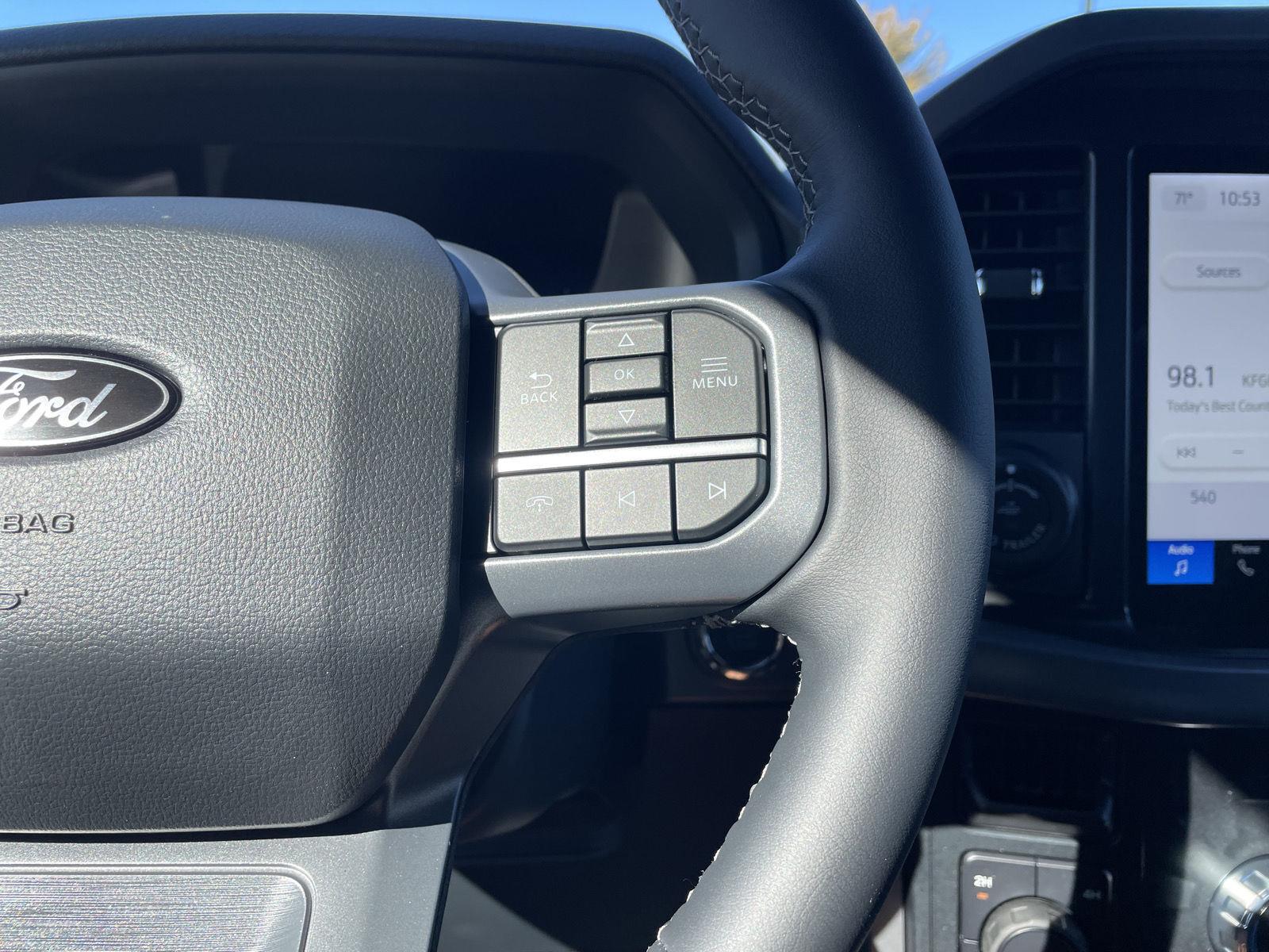 Vehicle photo 13