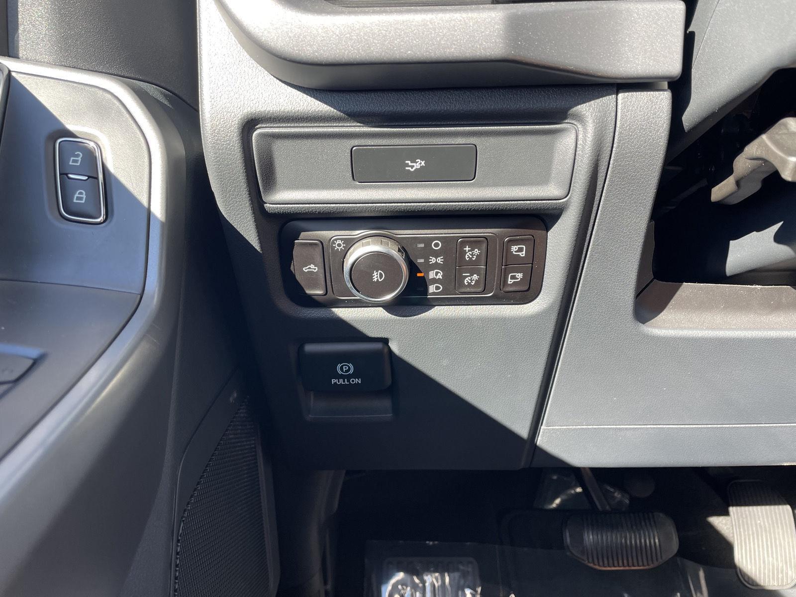 Vehicle photo 15