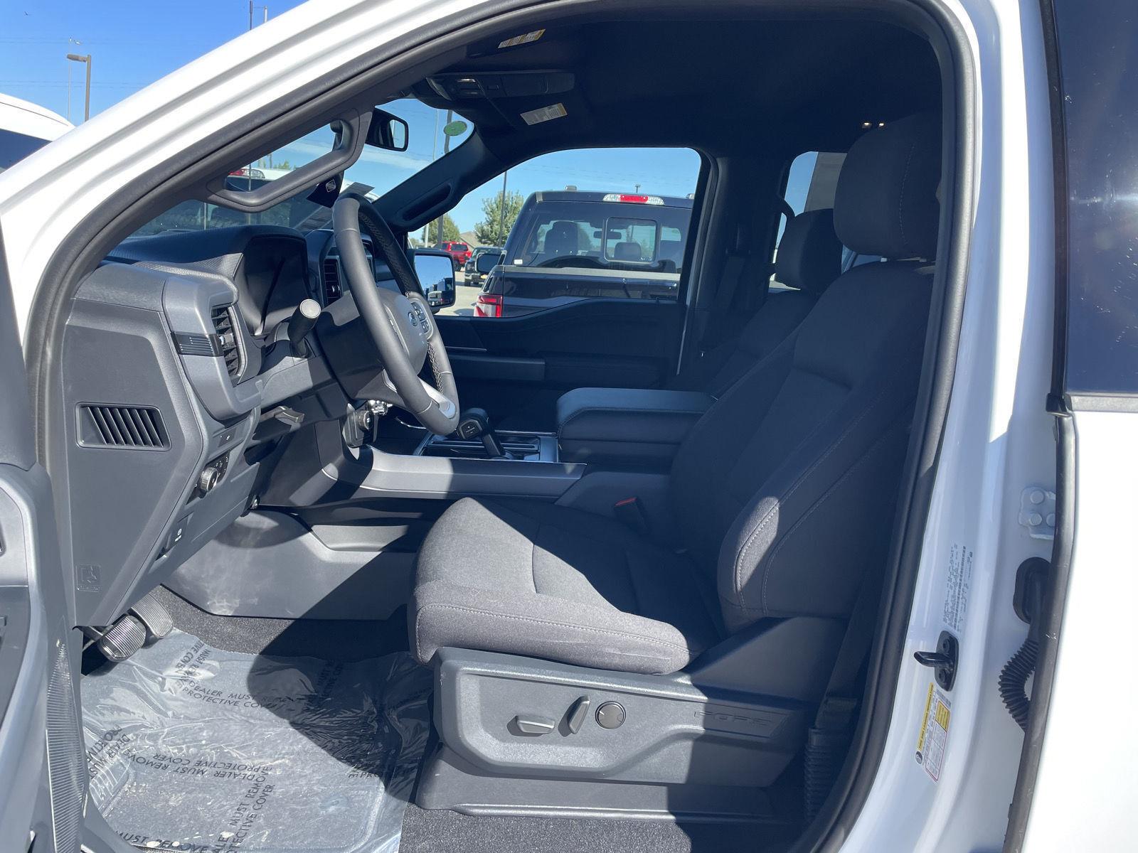 Vehicle photo 16
