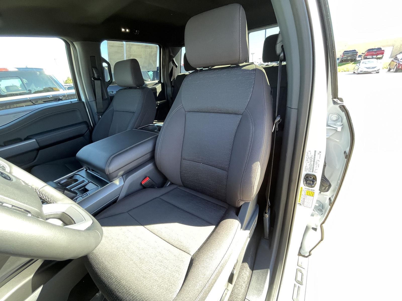 Vehicle photo 17
