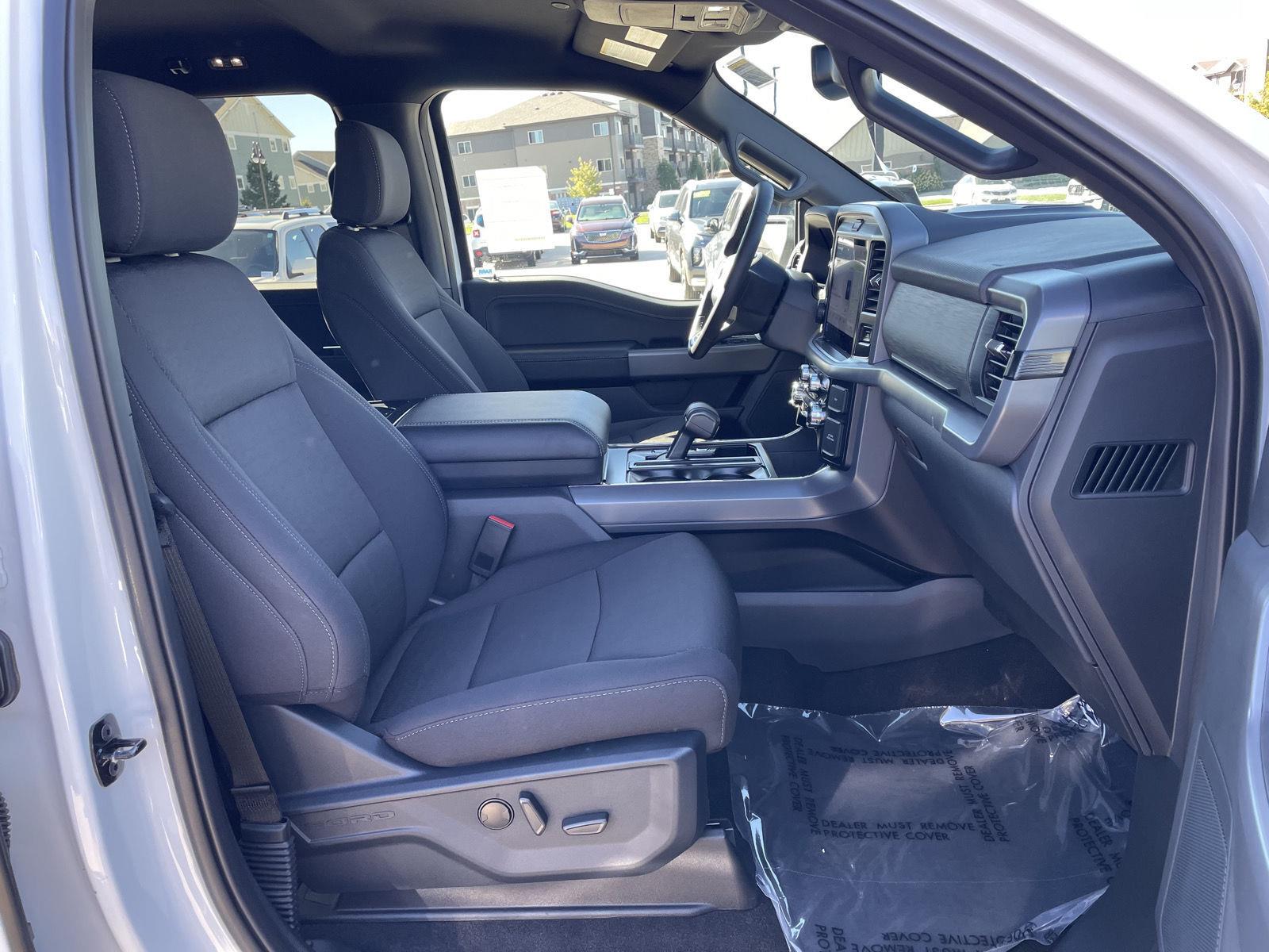 Vehicle photo 18