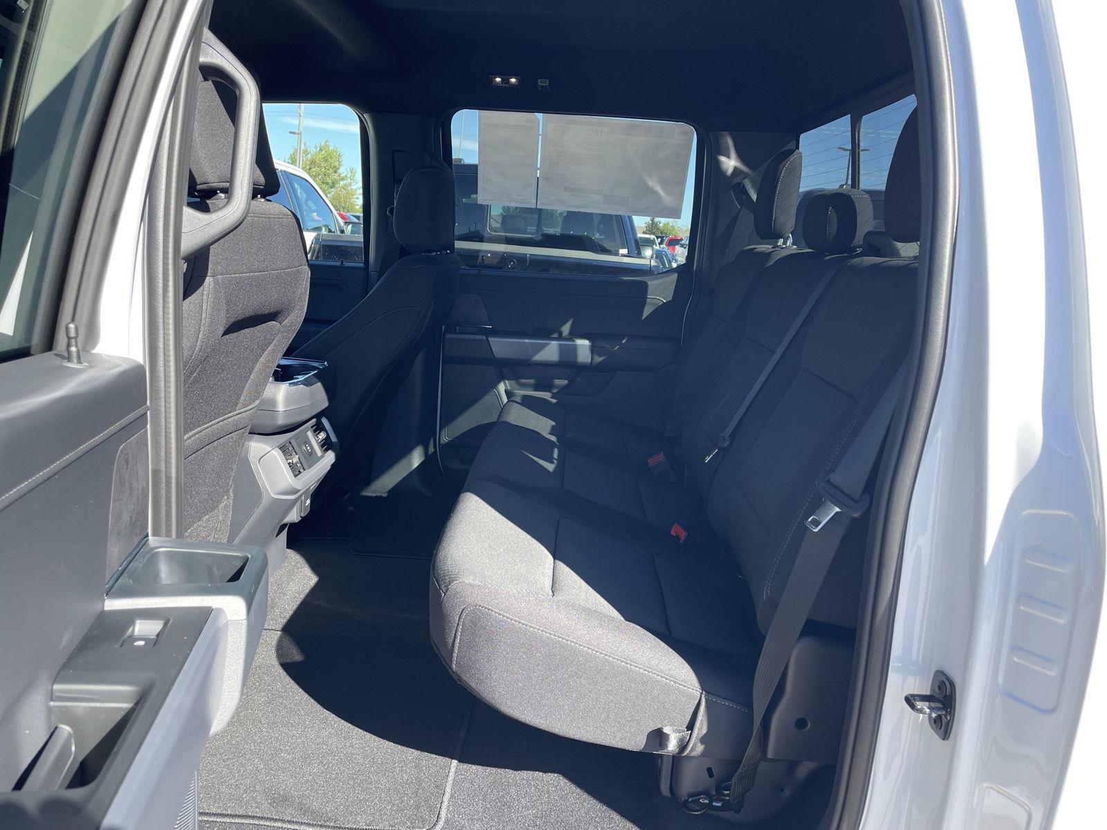Vehicle photo 19
