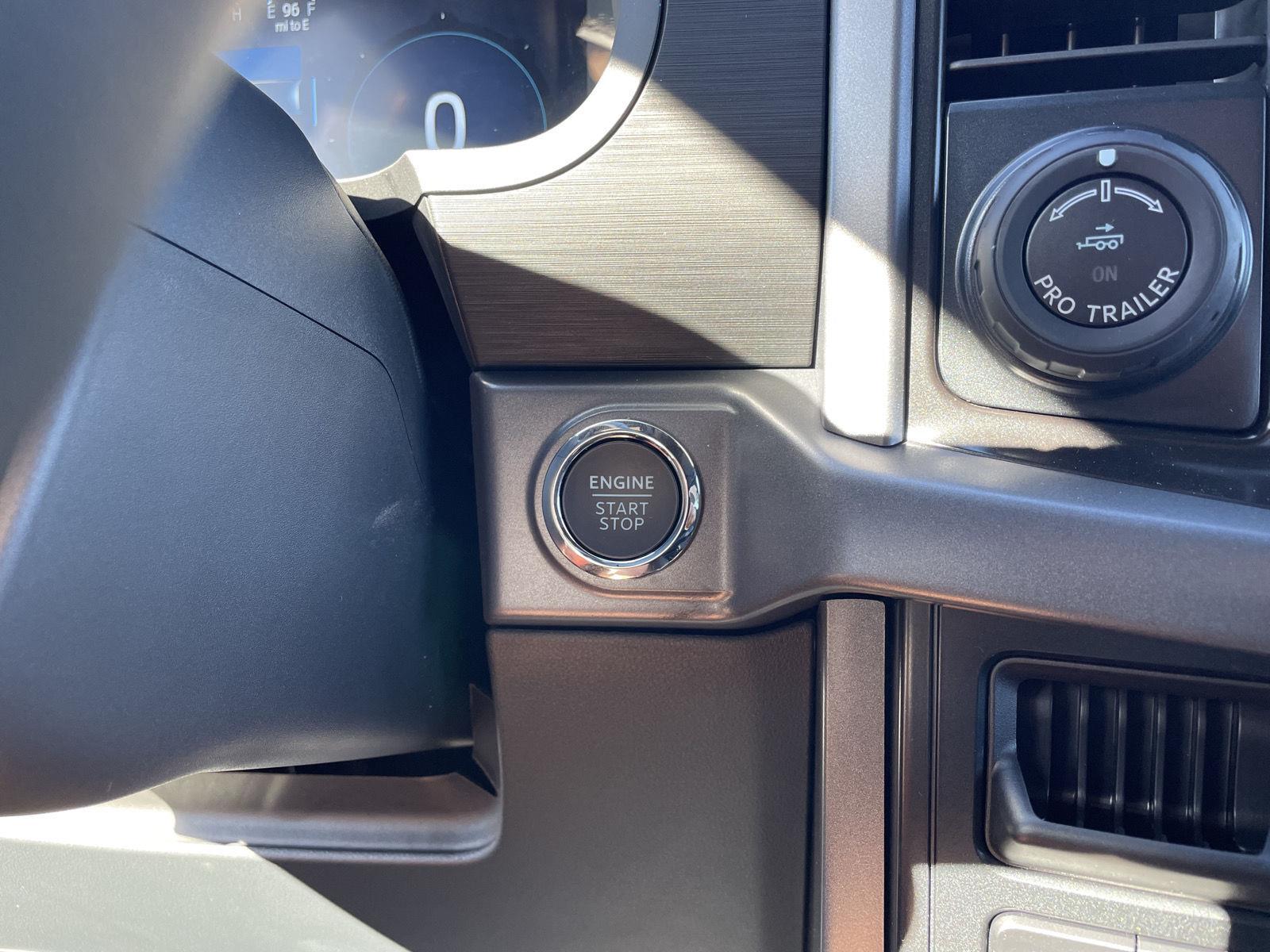 Vehicle photo 25