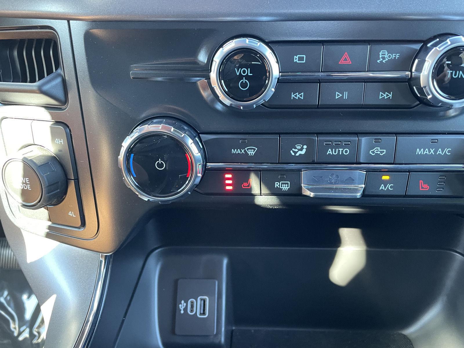 Vehicle photo 27