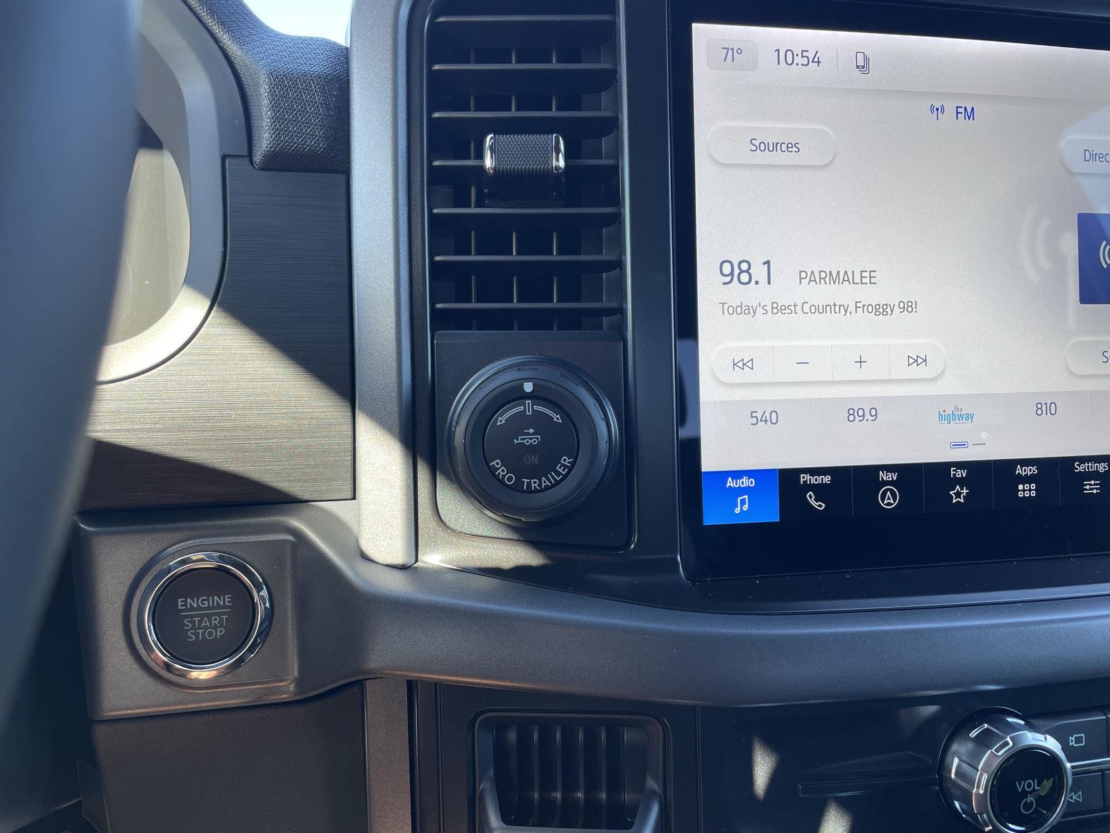 Vehicle photo 29