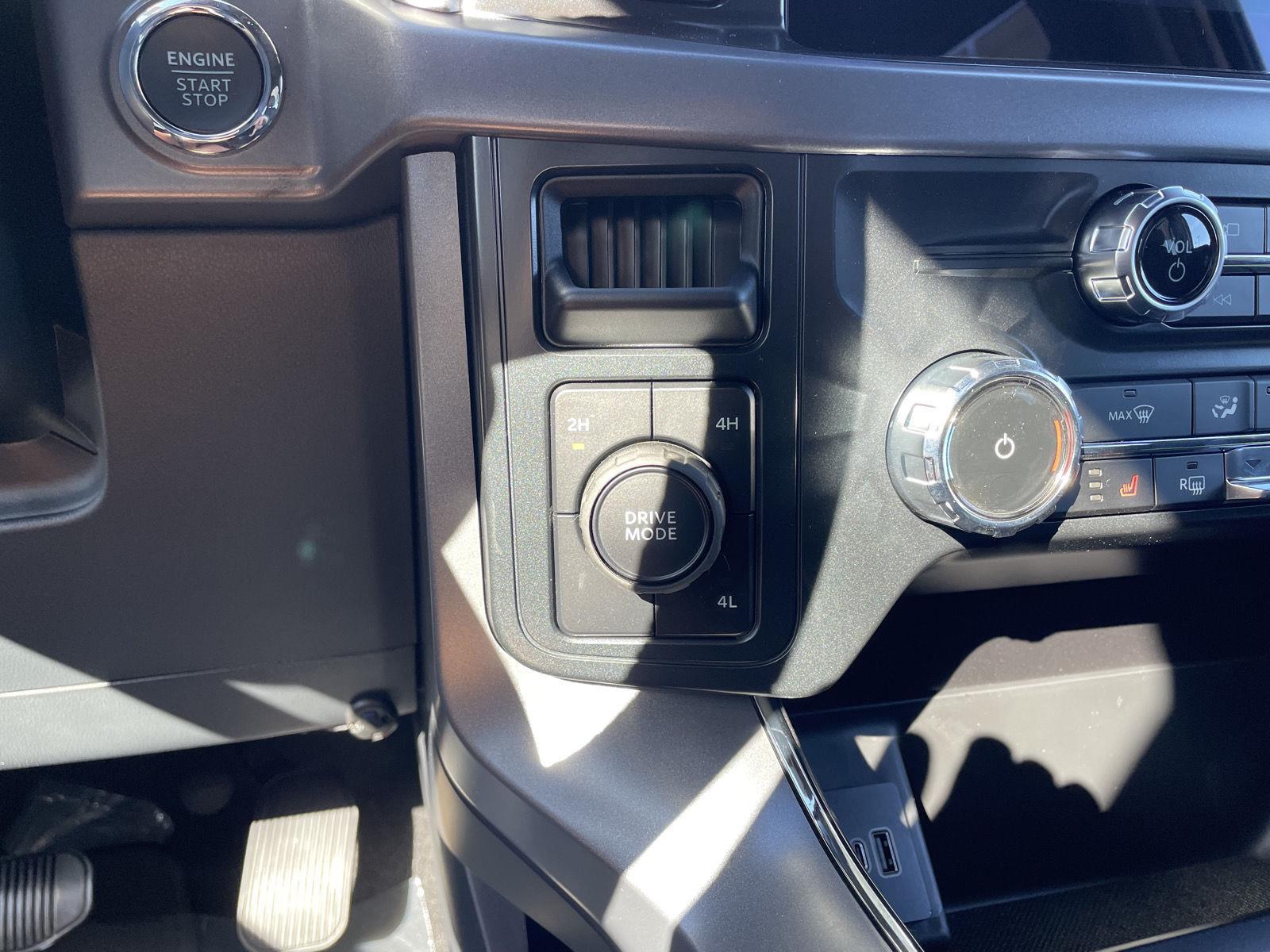 Vehicle photo 30