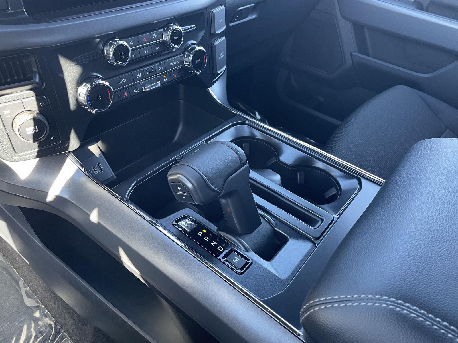 Vehicle photo 33