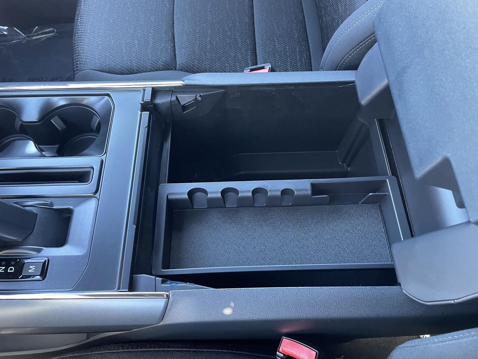 Vehicle photo 34