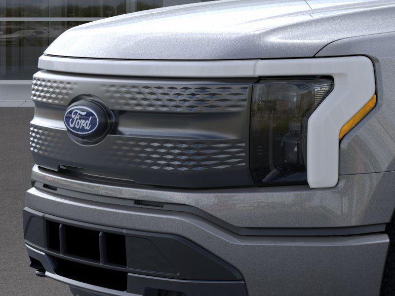 2025 Ford F-150 Lightning XLT photo 17