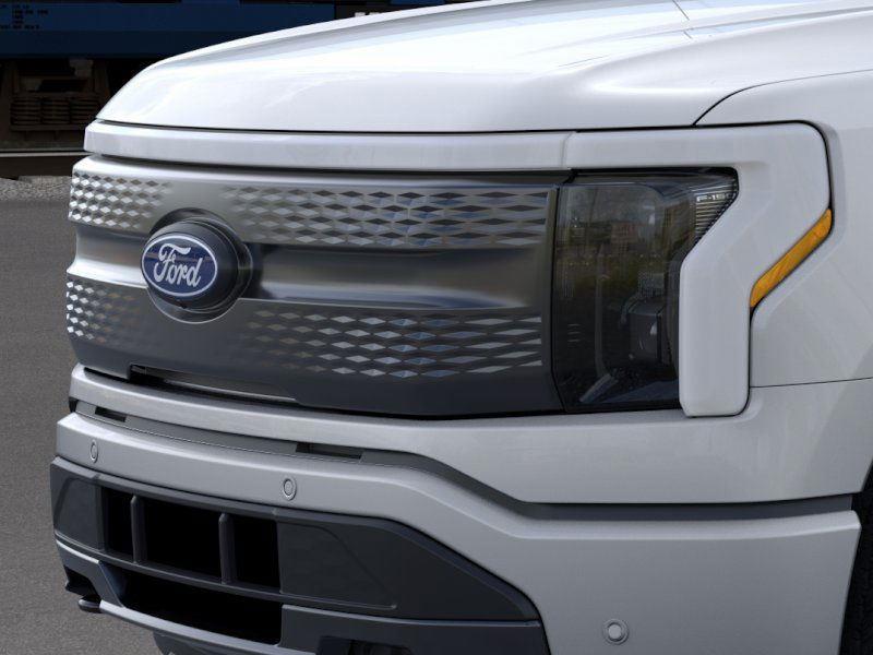2025 Ford F-150 Lightning photo 17