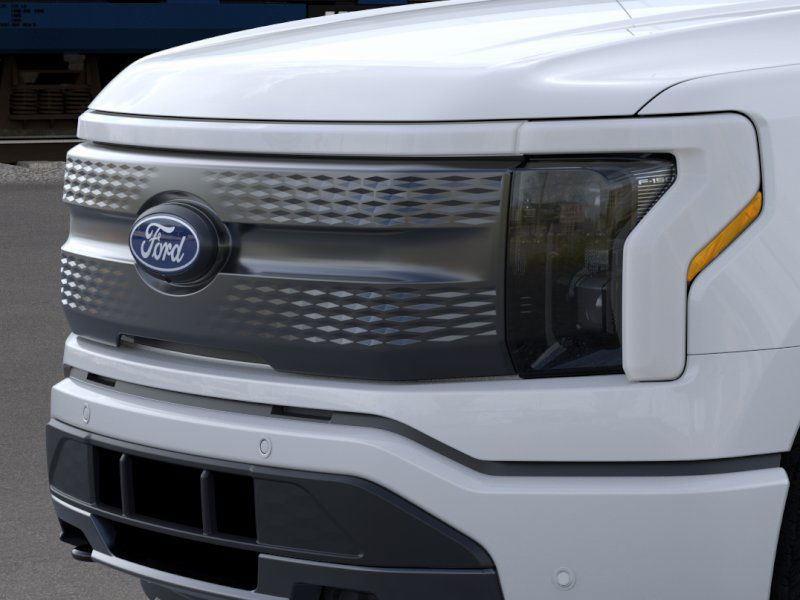 2025 Ford F-150 Lightning photo 17