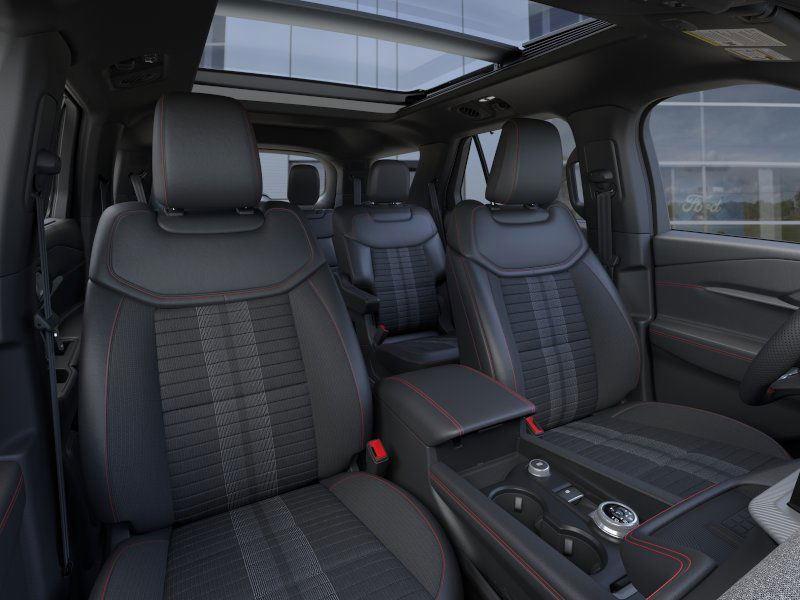 2025 Ford Explorer ST-Line photo 8