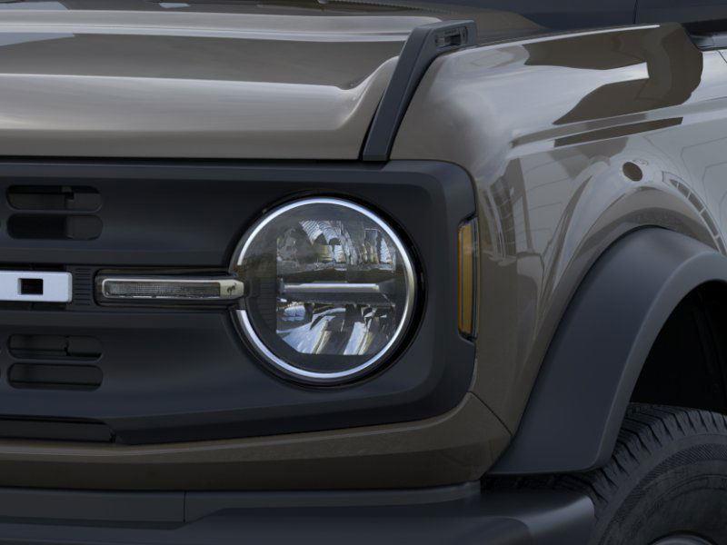 2025 Ford Bronco Base photo 19