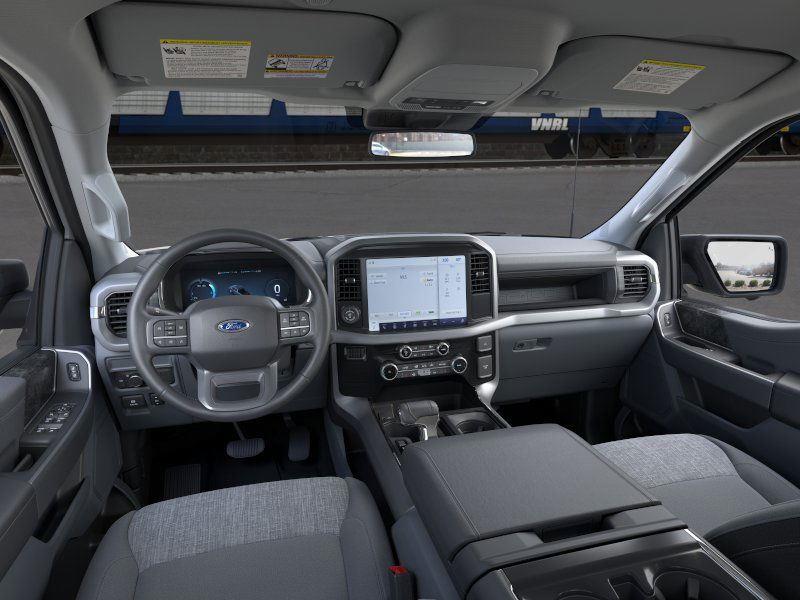 2025 Ford F-150 Lightning XLT photo 5