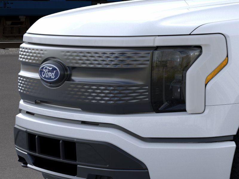 2025 Ford F-150 Lightning XLT photo 12