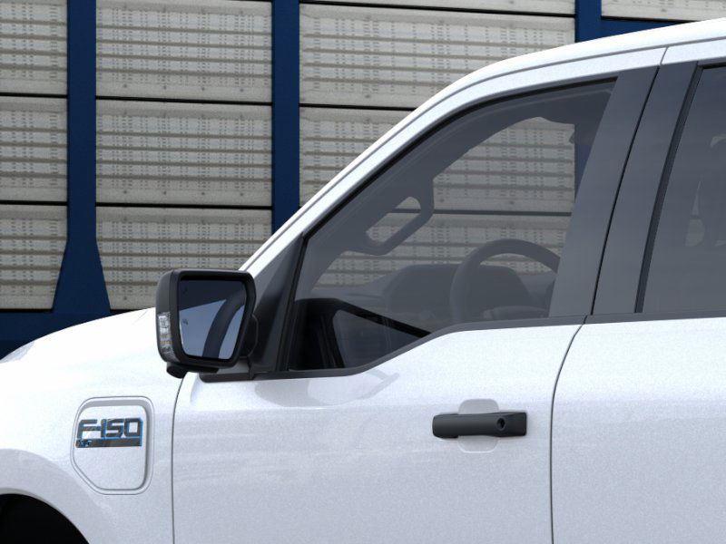 2025 Ford F-150 Lightning XLT photo 15