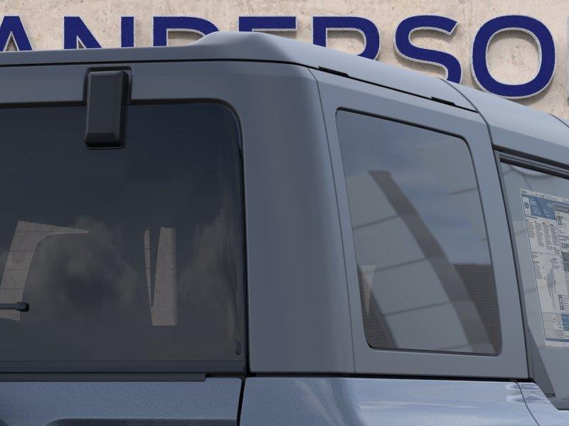 Vehicle photo 25