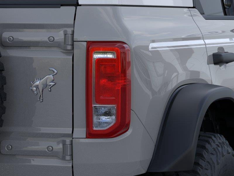Vehicle photo 23