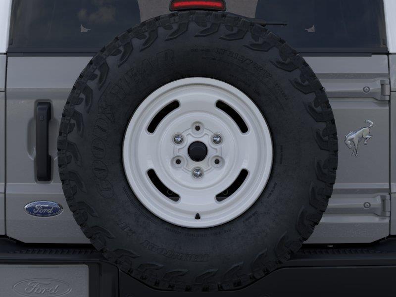 Vehicle photo 24