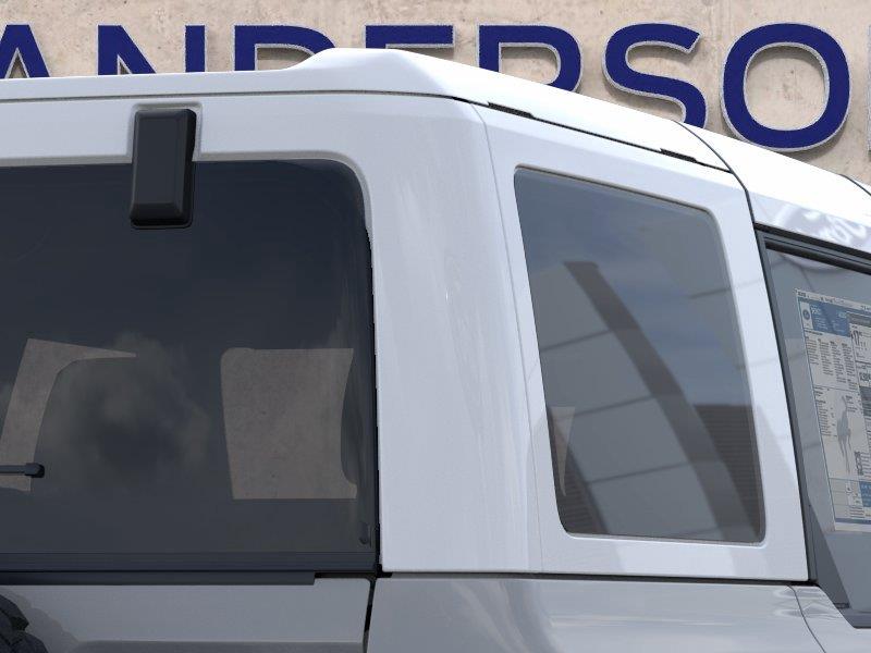 Vehicle photo 25
