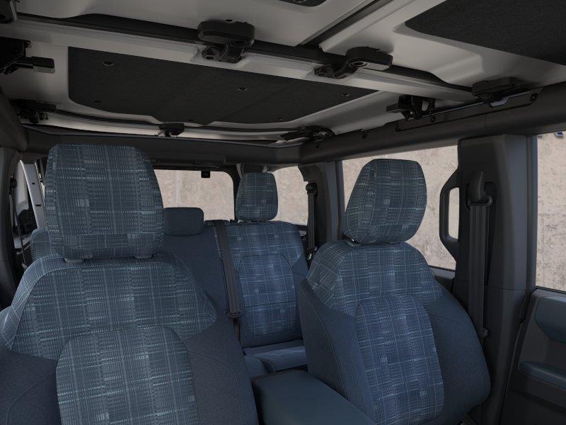Vehicle photo 12