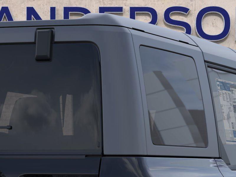 Vehicle photo 25