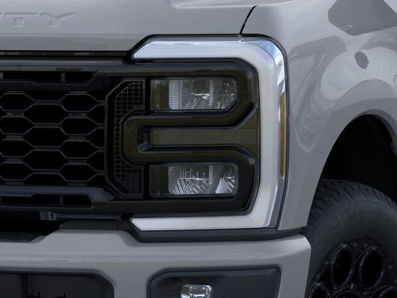 Vehicle photo 18